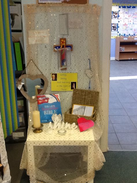 The reflection space in my class. Often linked to our RE theme. Reflection Corner Classroom, Reflection Area Eyfs, Reflection Area Classroom, Classroom Prayer Corner, Classroom Prayer, Reggio Preschool, Reflection Room, Year 4 Classroom, Eyfs Curriculum