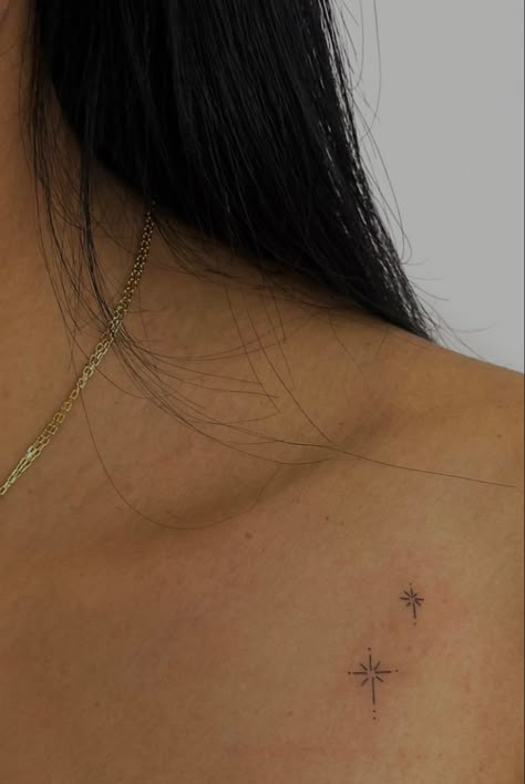 Dainty Star Tattoo Collarbone, Women Front Shoulder Tattoo, Star Tattoo Placement Ideas, Small Star Tattoo Designs, Disney Stars Tattoo, Star Tattoos Collar Bone, Fine Line Sparkle Tattoo, Disney Star Tattoo, Collar Bone Star Tattoo