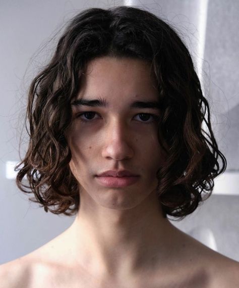 Haircut Ideas Wavy Hair, Shoulder Length Black Hair, Men's Curly Hairstyles, Akira Manga, Mens Hairstyles Thick Hair, Hair Boy, Hair Styles Men, Aesthetic People, Curly Hair Men