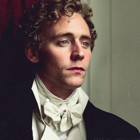 Photos of Tom Hiddleston When He Was Young Tom Hiddleston Aesthetic, Young Tom Hiddleston, Tom Hiddleston Thor, Tom Hiddle, Crimson Peak, Zachary Quinto, Thomas William Hiddleston, Cary Grant, Loki Laufeyson