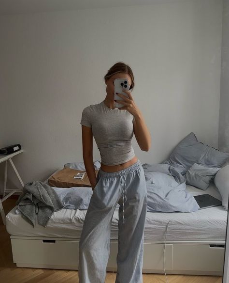 Skandinavian Fashion, Outfit Inspo Casual, Cute Lazy Day Outfits, Lazy Day Outfits, Basic Fits, Stockholm Fashion, Crop Top Outfits, Mode Inspo, Tee Outfit