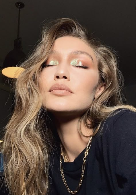 Shimmery Smokey Eye, Ebony Makeup, Machiaj Smokey Eyes, Gigi Hadid Makeup, Editorial Make-up, Rosy Makeup, 2023 Makeup, Makeup Things, Mekap Mata