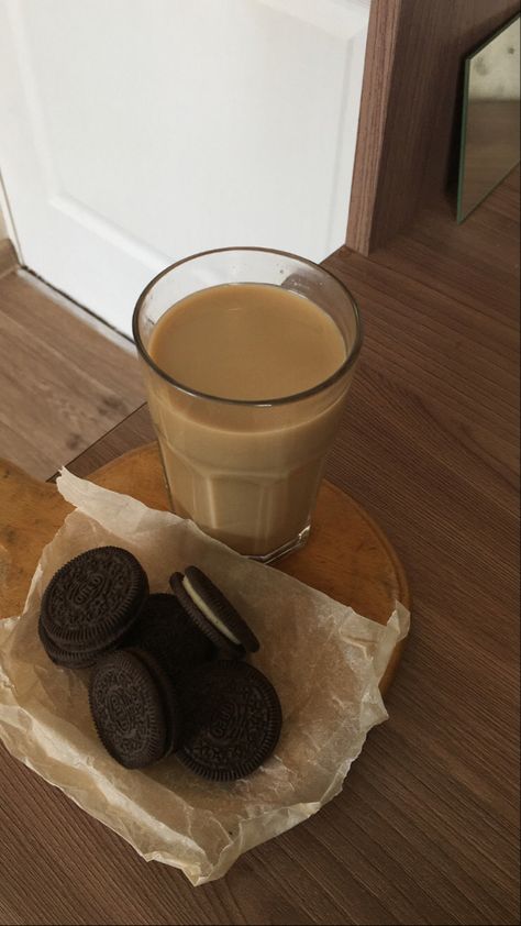 Milk And Cookies, Think Food, Food Snapchat, Food Obsession, Cafe Food, Coffee Addict, Pretty Food, Food Cravings, Cute Food