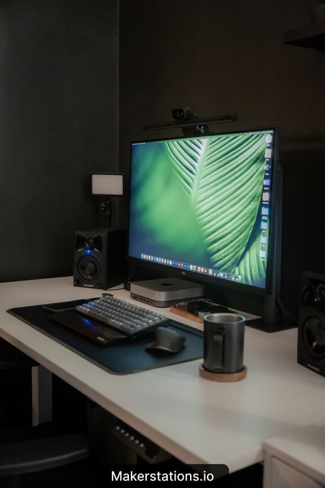 Minimal Desk Setup Architect Workspace, Minimal Workspace, Setup Pc, Setup Inspiration, Desk Setups, Minimalist Desk, Workspace Inspiration, Desk Setup, Clutter Free