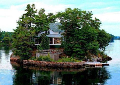 36 Most Extreme and Isolated Homes in the World - Wow Gallery Canada Photos, Thousand Islands, Island House, Island Living, Cabins And Cottages, Island Home, Small Island, My Dream Home, Tree House