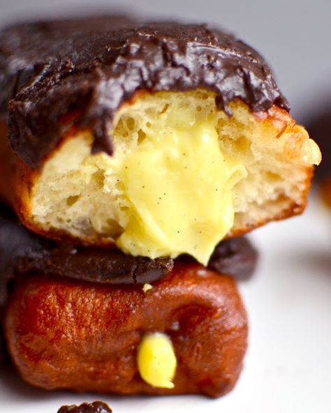 Yammie's Noshery: Custard Filled Long John Doughnuts with Dark Chocolate Frosting Long John Donut, Cake Doughnuts Recipe, Dark Chocolate Frosting, Chocolate Frosting Recipes, Doughnut Cake, Custard Filling, Doughnut Recipe, Frosting Recipe, Long John