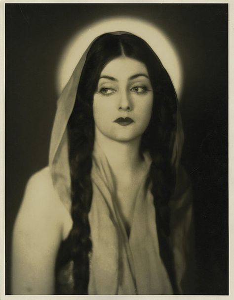 Eve Southern, Vintage Portrait Photography, 20s Aesthetic, Southern Vintage, Portrait Vintage, Silent Film Stars, Foto Tips, Silent Movie, Charles Bukowski