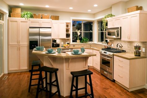 Green home appliances for every room Angled Kitchen Island, Angled Island, Angled Kitchen, Unique Home Interior, Small Kitchen Ideas On A Budget, Small Kitchen Island Ideas, Remodeling On A Budget, Galley Kitchen Remodel, Budget Kitchen Remodel