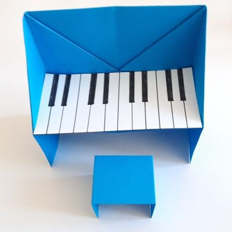 blue origami piano Piano Crafts, Kids Painting Crafts, Tutorial Origami, Simple Video, Sip N Paint, Easy Origami, Piano Tutorial, Origami Easy, Easy Tutorial