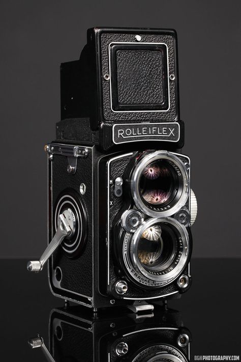 Rolleiflex 2.8C | Jim (Baisao) came over yesterday for a lit… | Flickr Rolleiflex Camera, Gear Tattoo, Fotocamere Vintage, Antique Cameras, Old Cameras, Classic Camera, Glamour Shots, Old Camera, Photography Gear