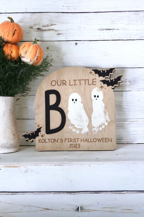 "Are you ready to transform your little one's adorable footprints into hauntingly sweet memories?      This DIY keepsake is more than just a craft project; it's a unique way to commemorate your baby's first Halloween or older children's growth in a personal and creative way. It's designed with love for busy parents and caregivers who want to celebrate this milestone with a touch of spookiness and a lot of love. 🌟DETAILS:🌟 -Made with quality 1/4\" Maple Wood. -Wet paint wipes off surface easily Newborn Crafts, Baby Footprint Crafts, Baby Art Crafts, Baby Crafts Diy, Baby Art Projects, Footprint Crafts, Baby First Halloween, Diy Bebe, Kid Craft