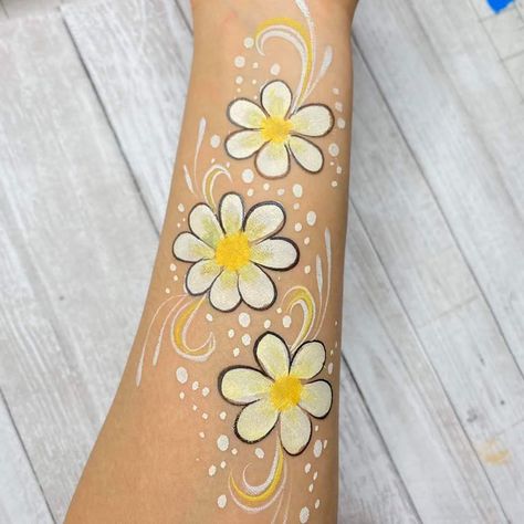 Sunflower Face Paint, Face Paint Sunflower, Face Painting Themes, Flower Power Face Paint, Face Painting Designs Creative, Yellow Face Paint, Flower Eye Face Paint, Flower Face Paint On Arm, Tiny Flower Tattoos