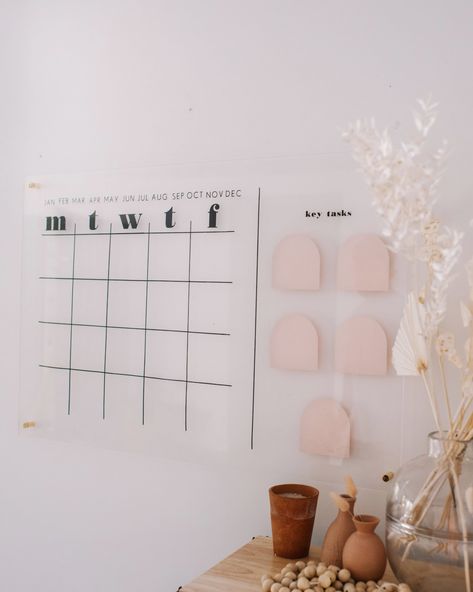 A Pair & A Spare | Make this Acrylic Wall Planner With Cricut Joy Acrylic Wall Decor Ideas, Whiteboard Diy How To Make, Acrylic Signs With Cricut, Whiteboard Cricut Ideas, Cricut Acrylic Calendar, Cricut Planner Ideas, Cricut Whiteboard Vinyl Ideas, Modern Cricut Projects, Wall Planner Ideas