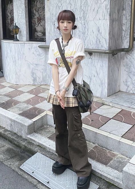 Green Based Outfits, Jorts Outfit Idea Alt, Soft Japanese Fashion, Japan Clothes Aesthetic, Dress And Pants Outfit Combo, Swaggy Outfits 2000s, Alt Rock Concert Outfit, Dress With Jeans Outfit, Japanese Retro Fashion