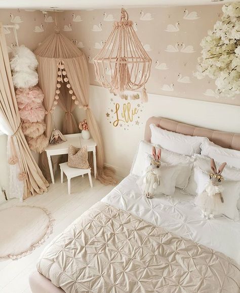 Hibou Home on Instagram: “Isn’t this just the dreamiest bedroom featuring our Swans wallpaper 🦢💕 All so beautifully styled by @lucylorraine_ ✨ Wallpaper samples and…” Bedroom Wallpaper Modern, Swans Wallpaper, Bedroom Wallpaper Design, Diy Wallpaper Ideas, Wallpaper Stylish, Wallpaper Ideas Bedroom, Childrens Wallpaper, Wallpaper Design Ideas, Wallpaper Unique