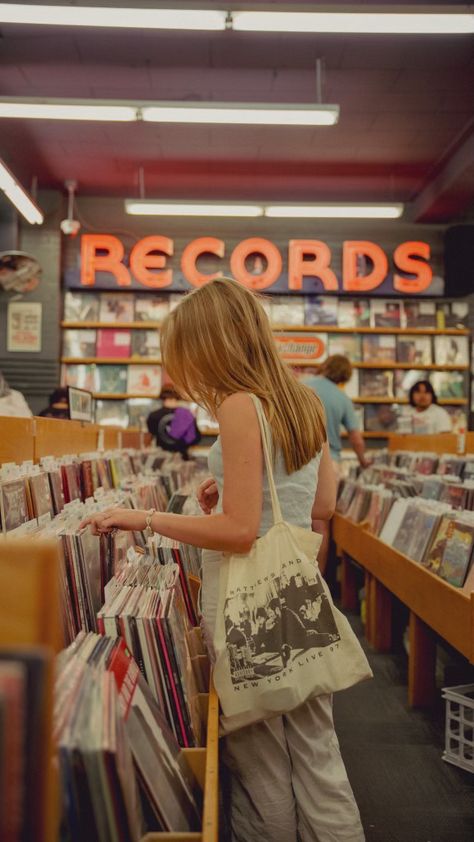 Vinyl Records Aesthetic, Records Aesthetic, Cd Store, Retro Photoshoot, Vinyl Record Shop, Vinyl Aesthetic, Vinyl Store, Grad Photoshoot, Aesthetic Music