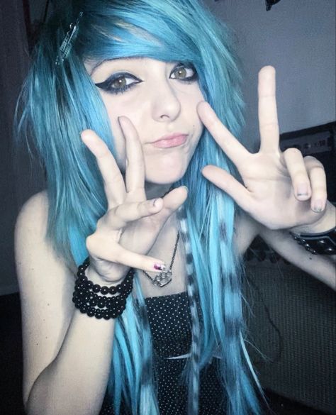 Scene Kid Hair, 2000s Scene, Scene Makeup, Emo Scene Hair, Scene Queens, Scene Outfits, Emo Hair, Scene Girls, Scene Fashion