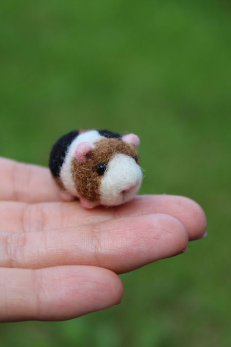 Guinea Pig (toy), Pig Doll, Needle Felting Diy, Wool Felt Projects, Needle Felting Tutorials, Hygge Decor, Felted Animals, Needle Felting Projects, Felting Tutorials