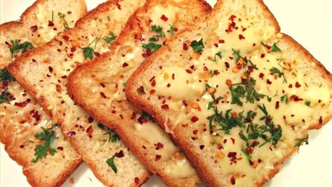 Quick & Easy 10-Minute Cheese Garlic Bread Recipe Cheese Garlic Bread Recipe, Garlic Bread At Home, Cheesy Garlic Bread Recipe, Cheese Garlic Bread, Bread Recipe Video, Cheese Bread Recipe, Homemade Garlic Bread, Garlic Cheese Bread, Garlic Bread Recipe