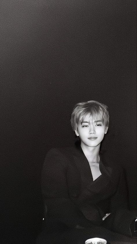 Jaemin Wallpaper, Dark Green Aesthetic, He Makes Me Happy, Boyfriend Photos, Nct Dream Jaemin, Dark Wallpaper Iphone, Mark Nct, Black And White Wallpaper, Cartoon Jokes