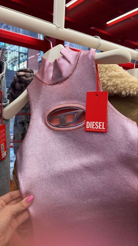 Diesel Tank Top, Diesel Bag, Narita, Trendy Outfits For Teens, Simple Trendy Outfits, Looks Chic, Dieselpunk, Teenage Fashion Outfits, Lookbook Outfits