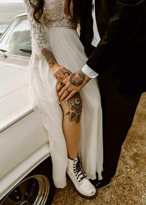 Fun Elopement Photos, Bride With Tattoos, Tattoos Beach, Grunge Wedding, Bride Stuff, Aesthetic Vision Board, Couple Photo Ideas, Punk Wedding, Big Sur Elopement