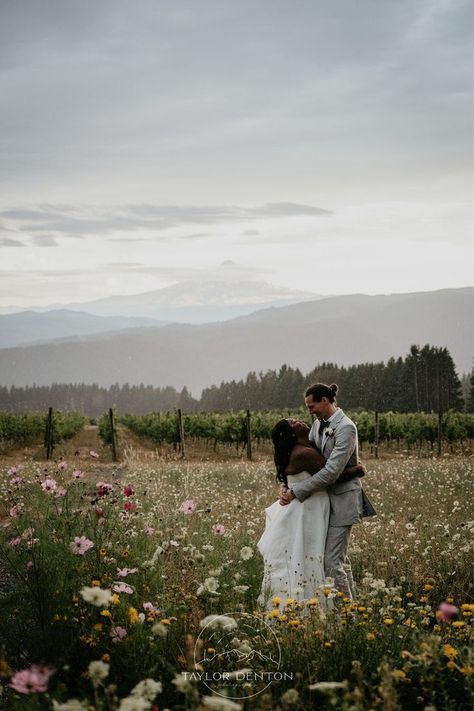 I am still dreaming of this beautiful winery wedding at Gorge Crest Vineyards that I shot a couple of months back. Both serious wine lovers, Alexis and Phil planned their summer wedding at this gorgeous vineyard in the Columbia River Gorge and they couldn’t have chosen a more perfect location. Visit the blog to learn more about this winery wedding at Gorge Crest Vineyards and see my top three reasons to plan a wine wedding.