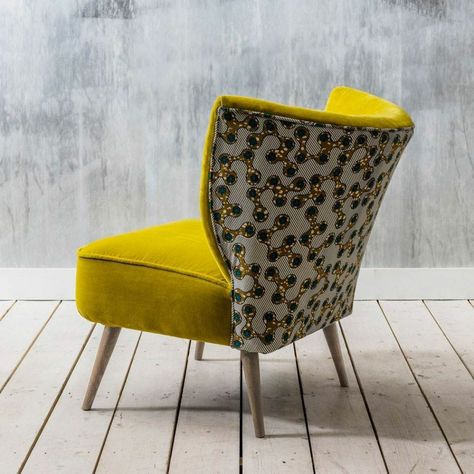 Diy Footstool, Velvet Cocktail Chair, Living Room Upholstery, Couch Upholstery, Soft Furniture, Chair Ideas, Upholstery Diy, Cocktail Chair, Upholstery Cushions