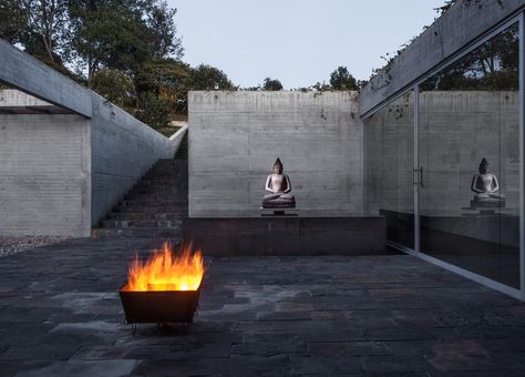 Gallery of Kamadhenu Yoga Studio / Carolina Echevarri + Alberto Burckhardt - 6 Concrete Courtyard, Sport Center, Court Yard, Fountain Design, Studios Architecture, Cultural Architecture, Farm Stay, Yoga Room, Meditation Practices