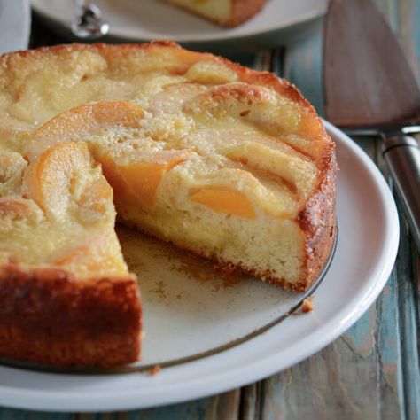 Peach Kuchen (German Peach Cake) Easy Custard, German Desserts, Dinner Party Desserts, Peach Desserts, Peach Cake, German Heritage, Canned Peaches, Peach Recipe, Cupcake Cake