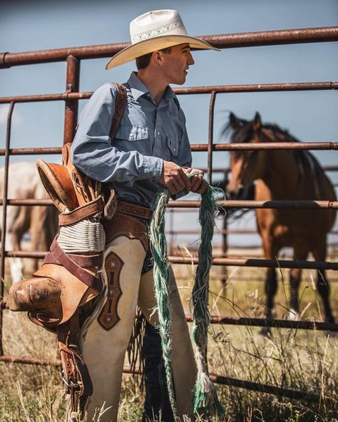 Kristen Schurr Photography on Instagram: "Senior Photos, Bronc Rider Edition Cade Costello | Class of 2023 Follow my lifestyle page to see more recent sessions... @cade.costello @kschurrphotolifestyle #seniorphotos #seniorpictures #broncrider #rodeoseniorpictures #saddlebronc #broncmatch #westernlifestyle #kschurrphoto #rodeolife #broncridingnation #rodeotrail #campcrookbroncmatch #southdakota #campcrooksd" Bronc Rider, Saddle Bronc, Hummingbirds Photography, Bronc Riding, American Cowboy, Modern Cowboy, Real Cowboys, Rodeo Life, My Lifestyle