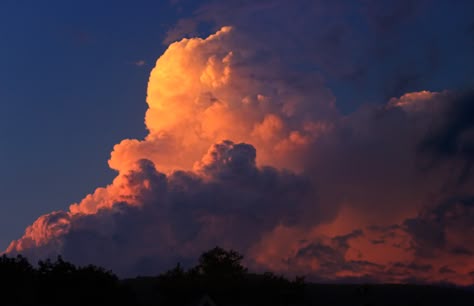 Amassed | Cumulonimbus cloud at dusk. I've licensed this pho… | Flickr Cumulonimbus Clouds, Dnd Sorcerer, Ocean Environment, Athena Cabin, Cumulonimbus Cloud, Lightning Cloud, Landscape References, Dusk Sky, Glow Cloud