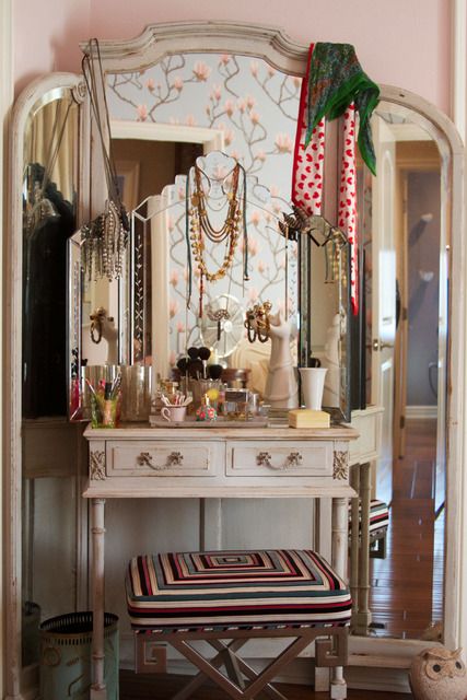 Fabulous, elegant, enormous mirror behind a charming vanity mirror.  Really beautiful.  Lots and lots of light moved around the room. Mirror And Dressing Table Ideas, Small Corner Dressing Table Ideas, Three Fold Mirror, Small Vanity Ideas Bedroom Vintage, Bohemian Vanity Ideas, Vintage Makeup Vanity Ideas, Small Vintage Vanity, Vintage Vanity Aesthetic, Romantic Vanity