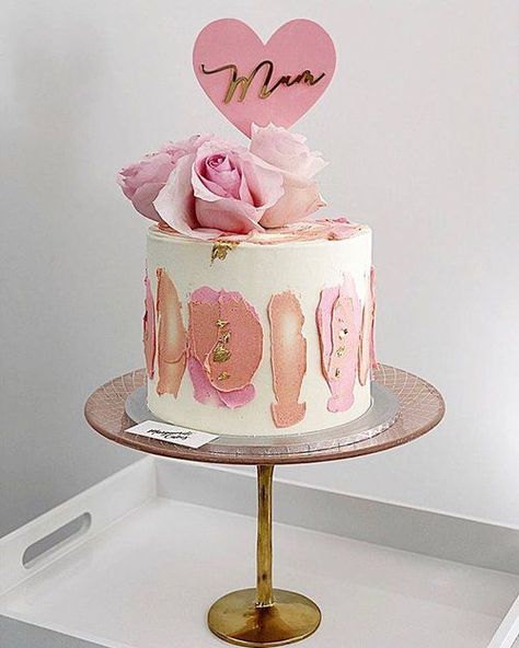 Mother Birthday Cake Design, Cakes For Mums Birthday, Cake Designs For Mothers Birthday, Mom Day Cake, Birthday Cake For Mother Design Mom, Brthdy Cake, Bday Cake For Mom, Mother's Day Cake Designs, Mothers Day Cake Designs