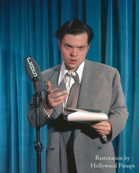 Birthday boy Orson Welles (born May 6, 1915) is shown here re-enacting his infamous "War of the Worlds" broadcast in a 1939 color sitting.… Movie Posters Bedroom, Cinema Wallpaper, Ac Aesthetic, Emile Hirsch, Posters Bedroom, Citizen Kane, Classic Actors, Orson Welles, Book Board