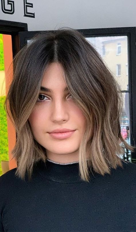 Spring Hair Color Ideas, Haircolor Ideas, Rambut Brunette, Short Hair Highlights, Brunette Hair With Highlights, Money Piece, Short Brown Hair, Spring Hair Color, Brunette Balayage Hair