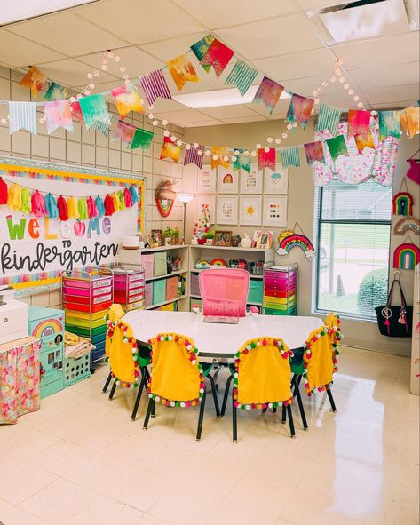 Modern Preschool Classroom Design, Classroom Playroom Ideas, Kindergarten Decorations Classroom, Kg2 Classroom Decoration, Cute Pre K Classroom Themes, Classroom Ideas For Preschool, Pre K Classroom Decorations Ideas, Kindergarten Room Decor, Preschool Class Decoration Ideas