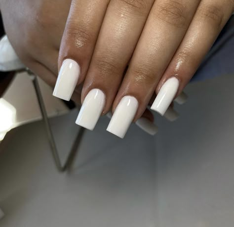 White Basic Nails Acrylic, Basic White Acrylic Nails Square, White Acrylic Nails Plain, Cute Basic Nail Sets, Plain White Square Nails, Plain Set Acrylic Nails, Plain Medium Acrylic Nails, Acrylic Nails Coffin Plain, Medium Length White Nails