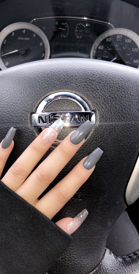 Grey Nail Ideas Acrylic Almond, Grey Elegant Nails, Simple Fall Nails With Glitter, Grey French Tip Nails Square, Trendy Grey Nails, Trendy Gray Nails, Cute Grey Nail Designs, Grey Nail Inspiration, Matte Gray Nails Coffin