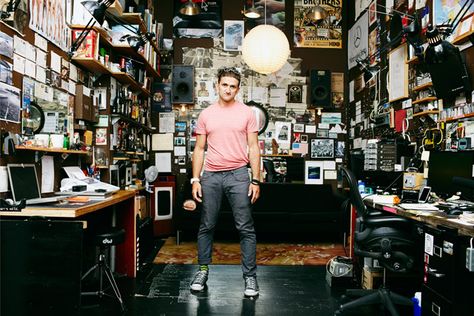 casey neistat's office Casey Neistat Office, Youtube Backdrops, Casey Neistat, Video Backdrops, Environmental Portraits, Studio Interior, Diy Youtube, Studio Space, Home Office Design