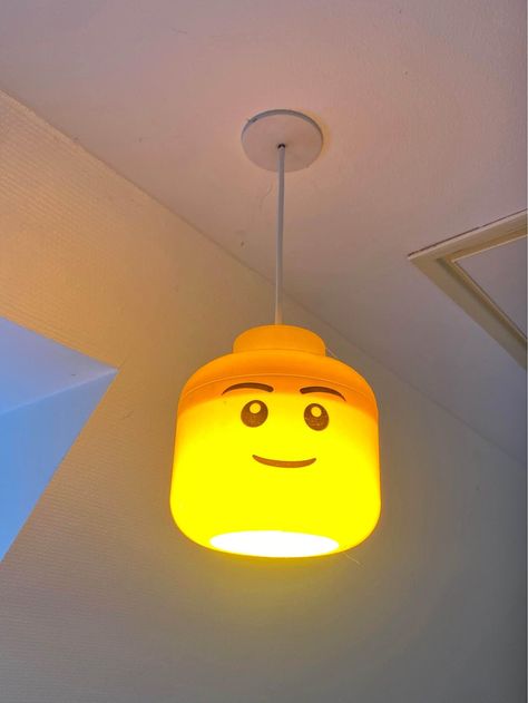 Lego kasse og Lego lampe Lego Sign, Lego Lamp, Lego Bedroom, Lego Head, Lego Room, Activity Center, Flex Room, Bedroom Lamps, Activity Centers