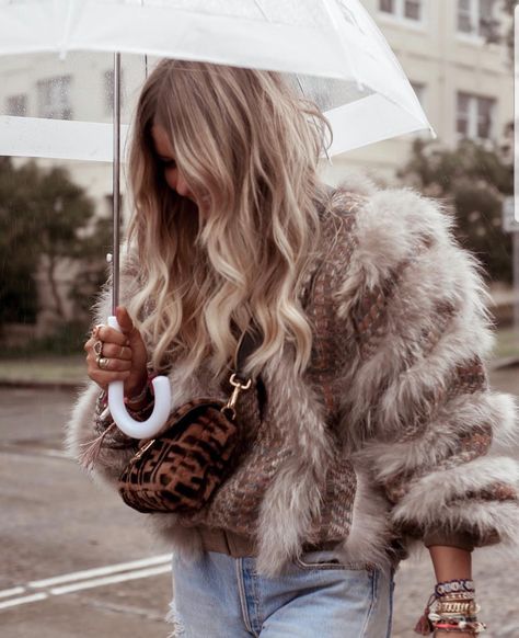 Faux Fur Coat Outfit, Fur Coat Street Style, Faux Fur Coats Outfit, Fur Coat Outfit, Elle Ferguson, Coat Street Style, Mum Fashion, Coat Outfit, Winter Boho