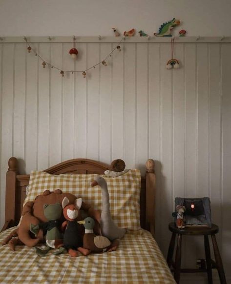 Kids Vintage Bedroom, Cottagecore Nursery Aesthetic, Cottage Toddler Room, Country Room Ideas Bedroom, Vintage Kids Bedroom, Cottage Kids Room, Nursery Cottagecore, Vintage Toddler Rooms, Vintage Boys Room