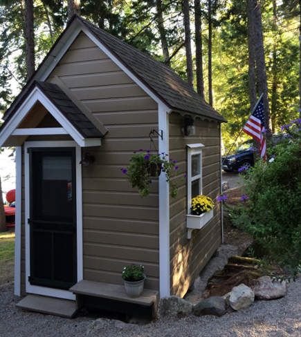 bunkhouse shed - A 1950s tool shed was converted into a tiny bunkhouse for grandchildren and guests - Atticmag Lake Camping Ideas, Bunkhouse Ideas Guest Cabin, Maine Lake House, Lake Camping, House Shed, Guest Cabin, Lake Living, Shed Homes, She Sheds