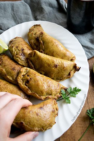 Plantain Empanadas, Paleo Entrees, Plantain Recipes, Boricua Recipes, Caribbean Cuisine, Frozen Foods, Empanadas Recipe, Cuban Recipes, Caribbean Recipes