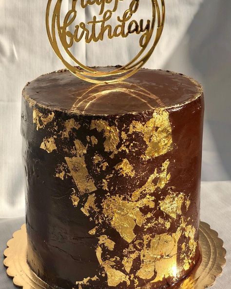 Twinkle Dough Bakery on Instagram: “Elegant chocolate cylinder cake covered in ganache and decorated with edible gold leafs #chocolate #chocolatecake #darkchocolate…” Cylinder Cake, Golden Birthday Cake Ideas, Chocolate Glaze Cake, Splatter Cake, Golden Birthday Cakes, Gold Leaf Cakes, Chocolate Ganache Cake, Golden Cake, Chocolate Cake Designs