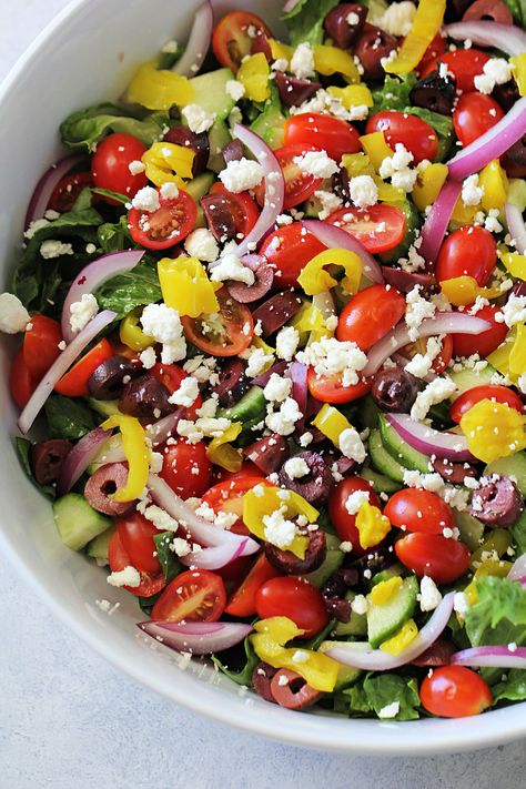 The Best Simple Greek Tossed Green Salad Recipe Tossed Green Salad Recipes, Tossed Green Salad, California Salad, Greek Salads, Homemade Greek Dressing, Feta Cheese Salad, Green Salad Recipes, Greek Salad Pasta, Greek Pasta