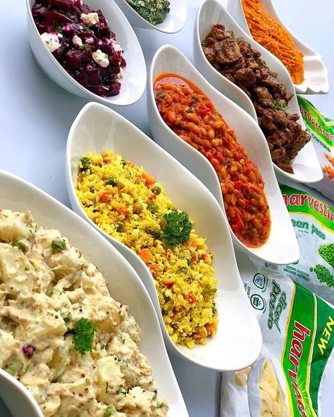 Cooking Soul Food, Cauliflower Rice Recipe, Catering Food Displays, Catering Ideas Food, Soul Food Dinner, Head Of Cauliflower, Diced Carrots, Healthy Food Dishes, South African Recipes