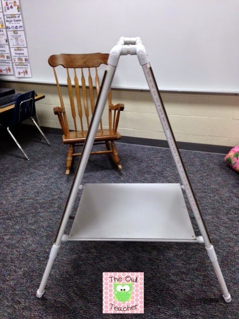 DIY Easel for your classroom with PVC Piping! NEED!!! Classroom Diys, Poster Storage, Teacher Diy, Owl Teacher, Diy Easel, Classroom Hacks, Diy Preschool, Pvc Pipe Projects, Pvc Projects