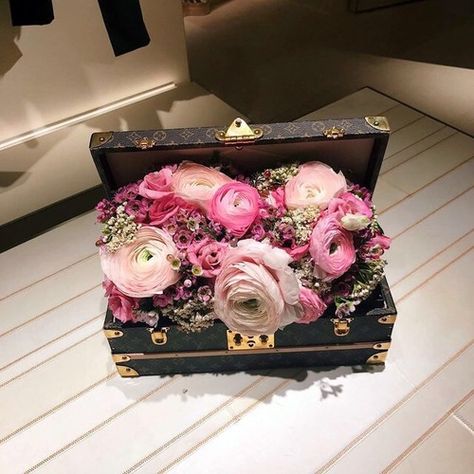 flowers and luxury image Nothing But Flowers, Flowers Aesthetic, Vogue Beauty, Flower Therapy, Spring Is Here, Pink Princess, Pink Peonies, Flower Boxes, My Flower